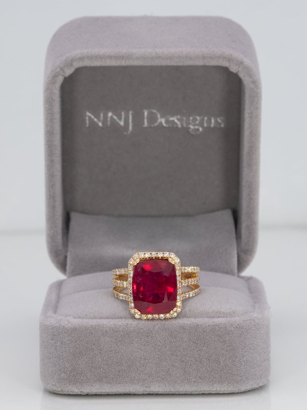 7.6Ct Madagascar Ruby Ring with Earth-Mined Diamond Accents: Solid 14K Gold - Picture 4 of 9
